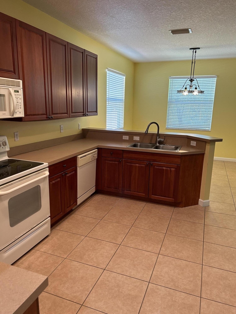 433 Gardendale Circle Se - Photo 2