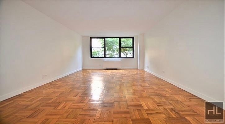 East 49 Street - Photo 0