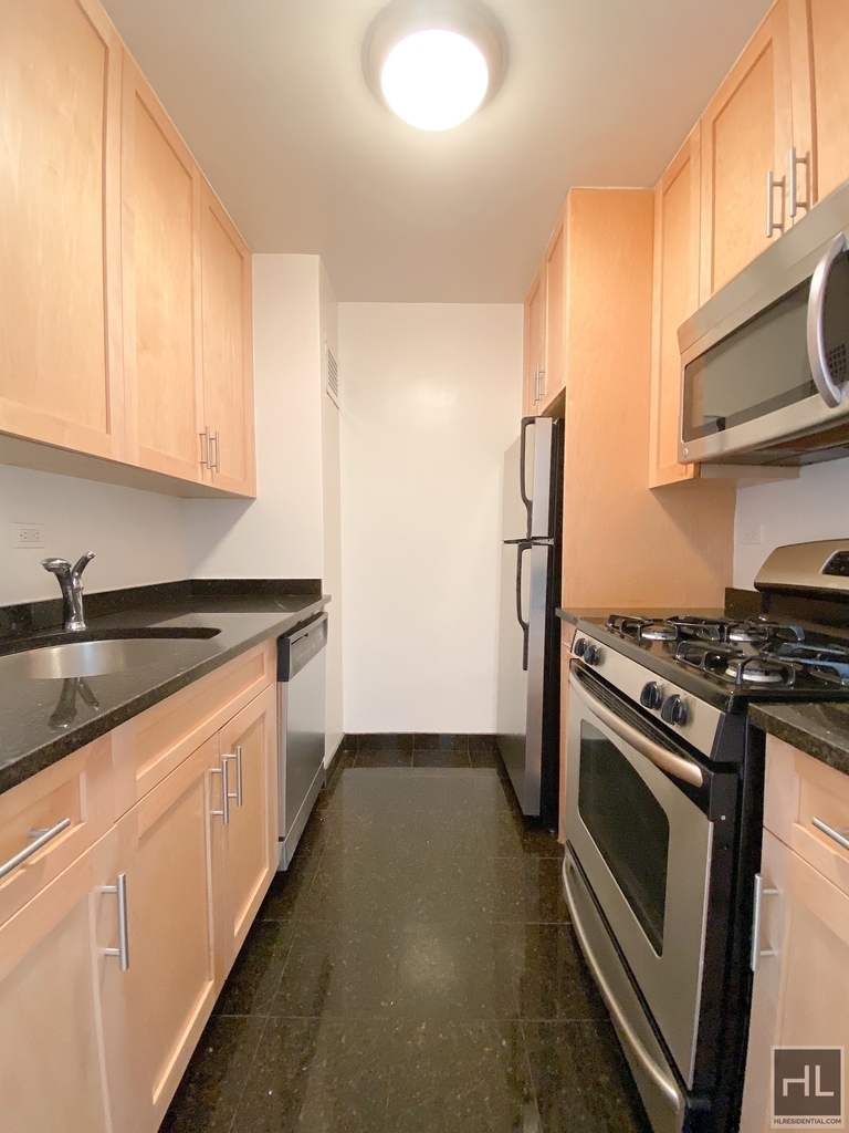 East 49 Street - Photo 2