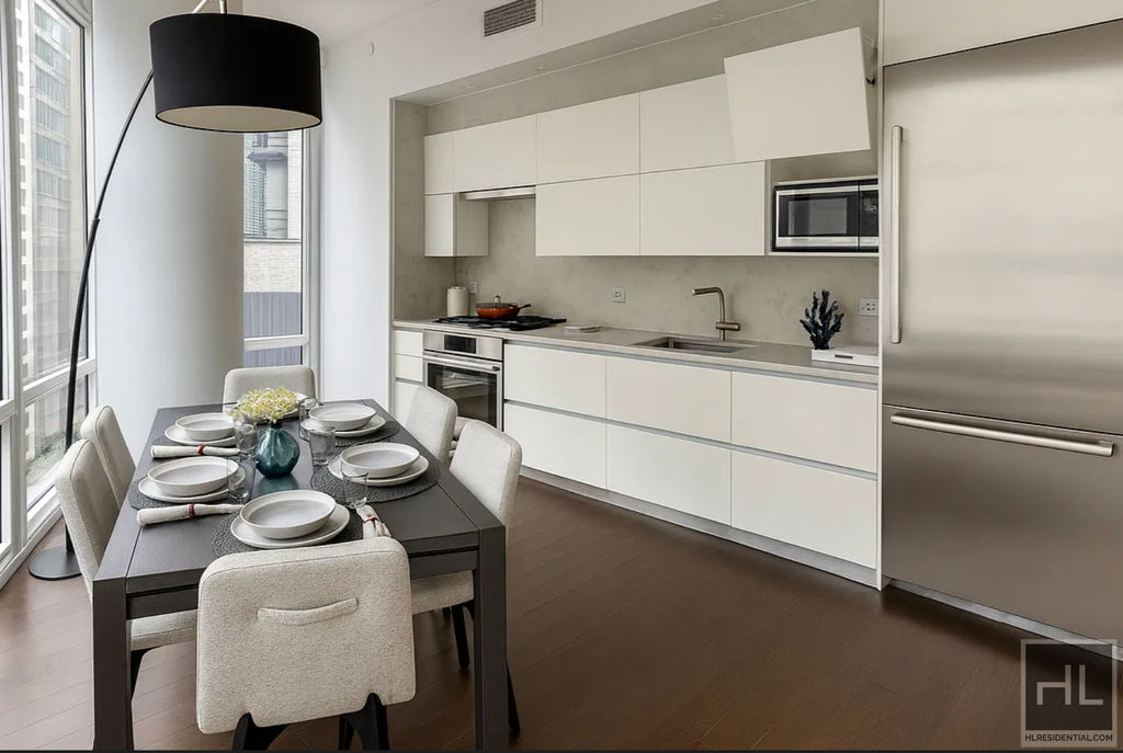 East 44th Street - Photo 2