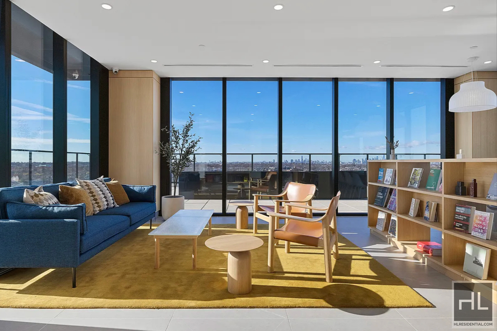 East 44th Street - Photo 10