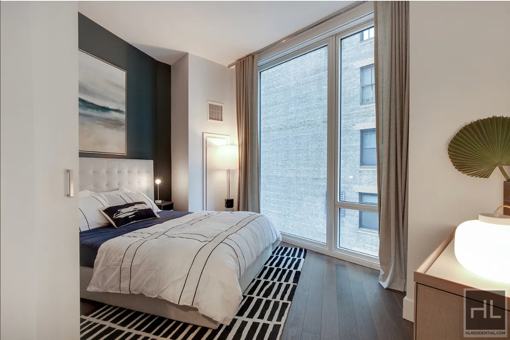 East 44th Street - Photo 4