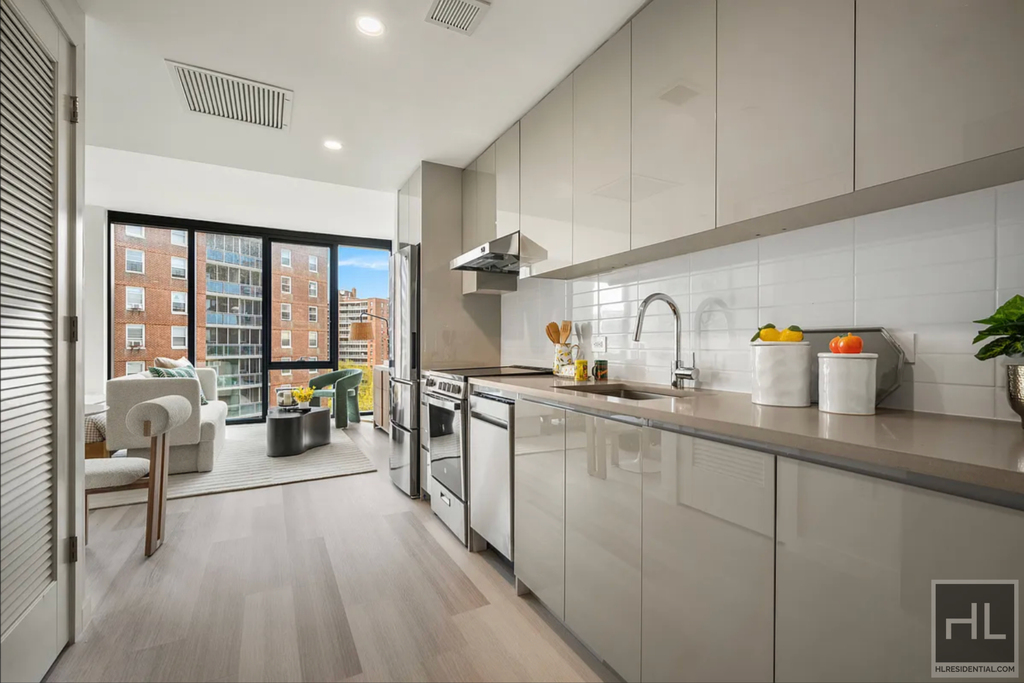 East 44th Street - Photo 5