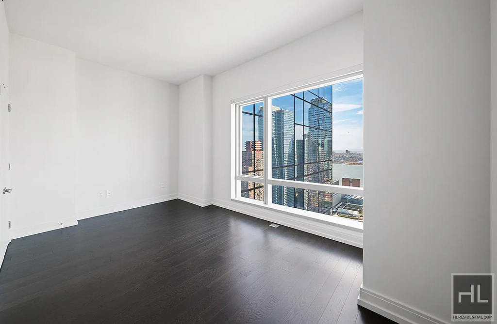 10th Avenue - Photo 0