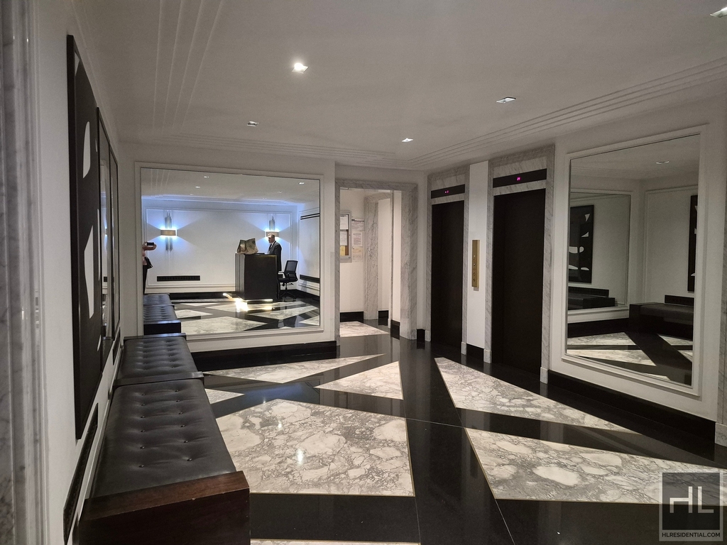 Fifth Avenue - Photo 2