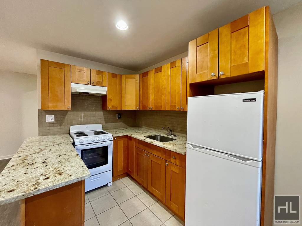 Eliot Avenue - Photo 2