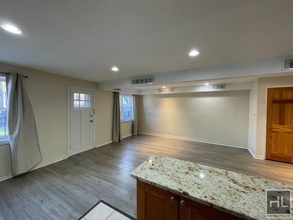 Eliot Avenue - Photo 5
