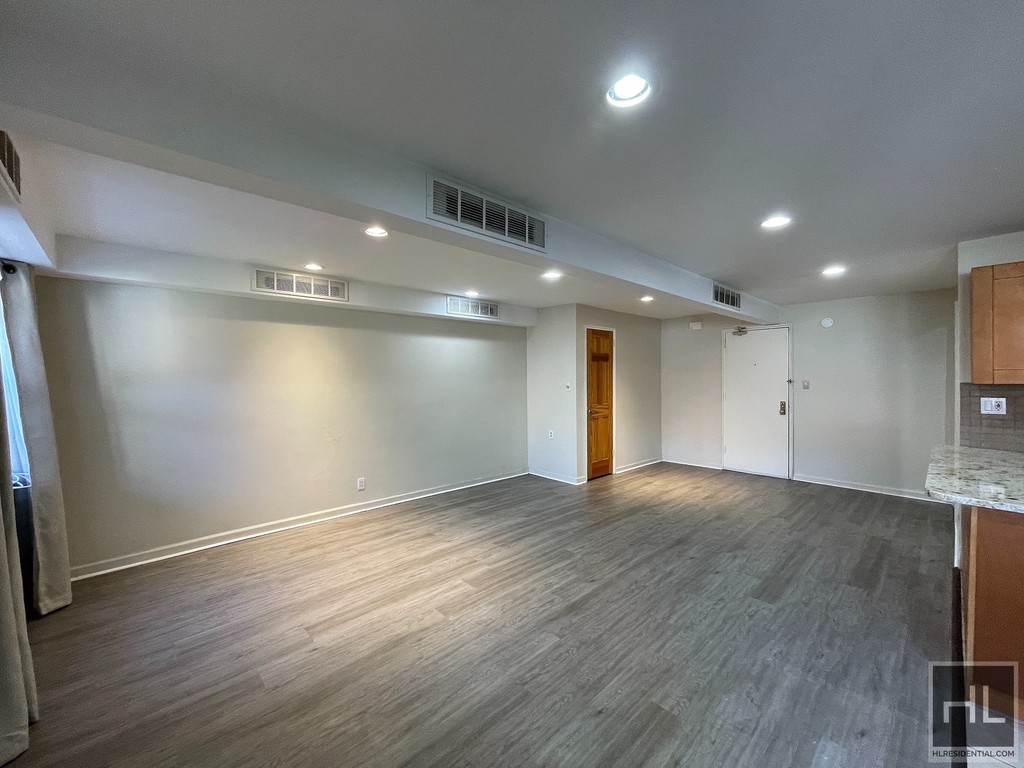 Eliot Avenue - Photo 4