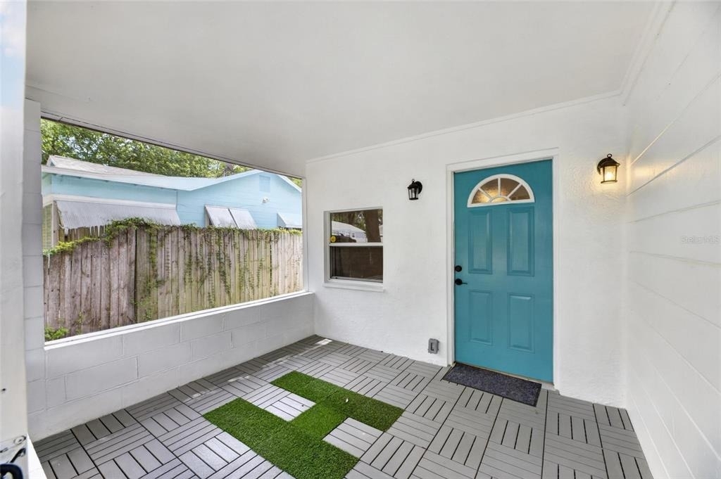 1005 E Flora Street - Photo 2