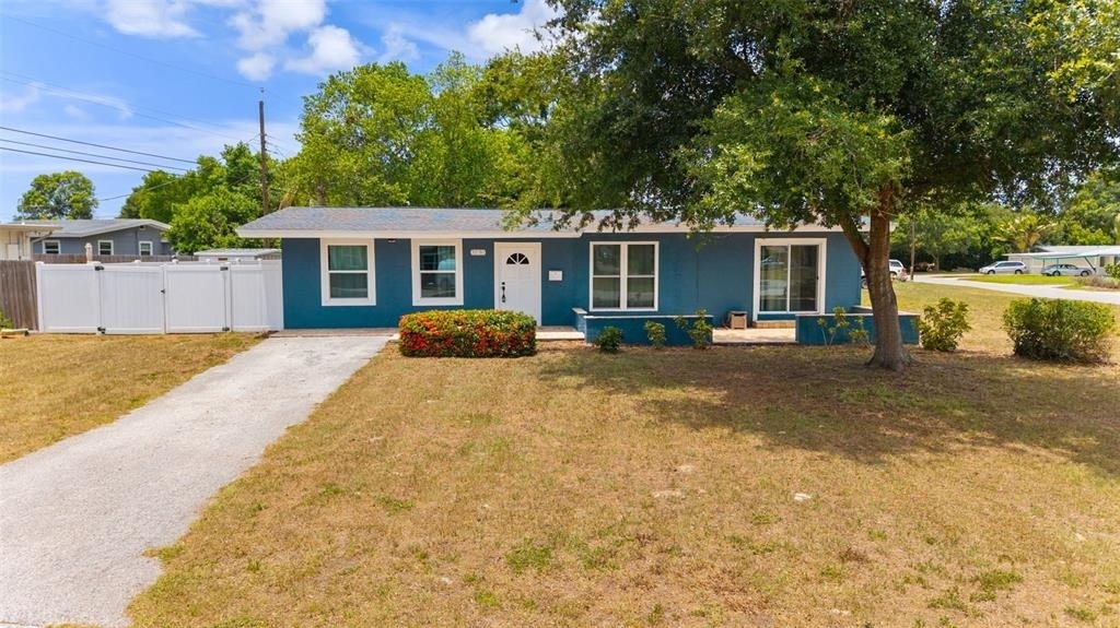 3230 51st Street N - Photo 2