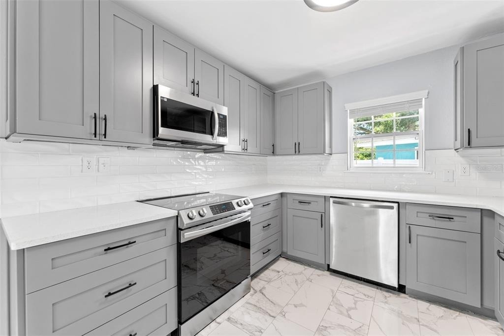 3230 51st Street N - Photo 7