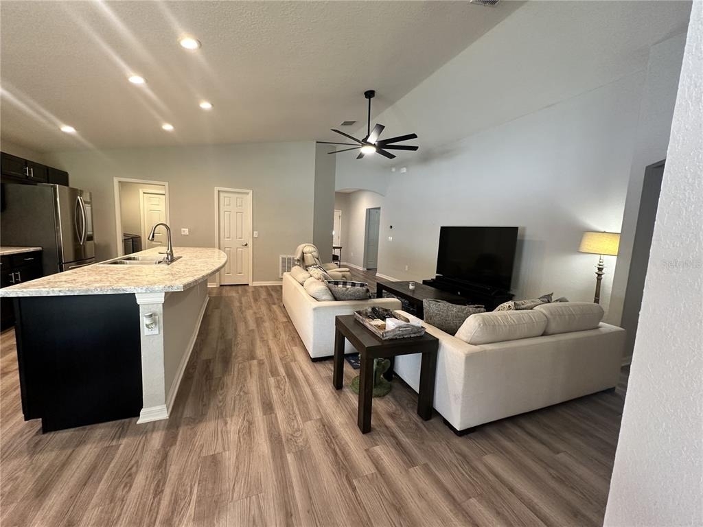 6911 Gideon Cir - Photo 3