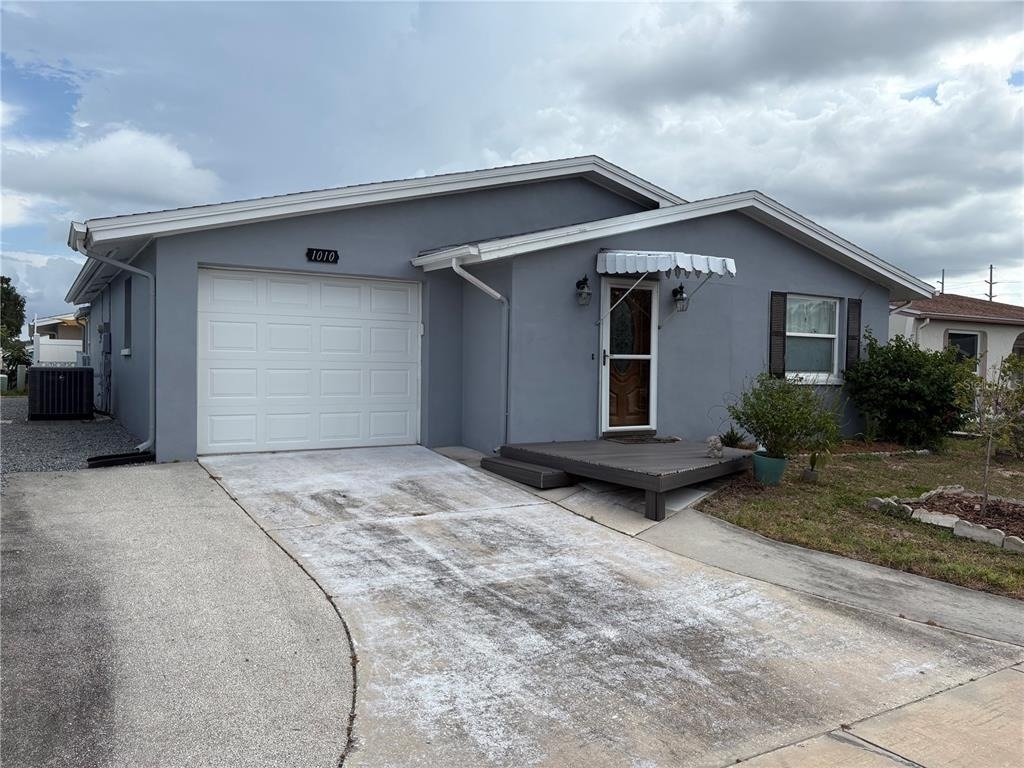 1010 Osprey Court - Photo 0