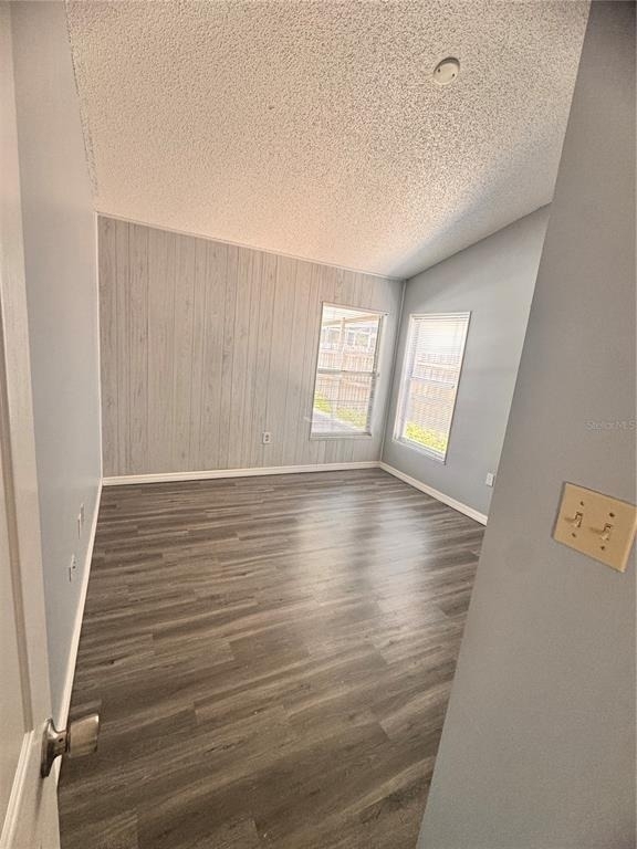2070 Sarah Louise Drive - Photo 29