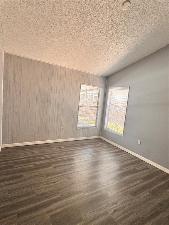 2070 Sarah Louise Drive - Photo 30