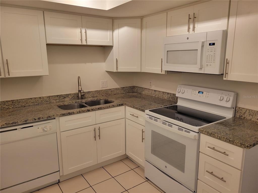 1508 N Saturn Avenue - Photo 3