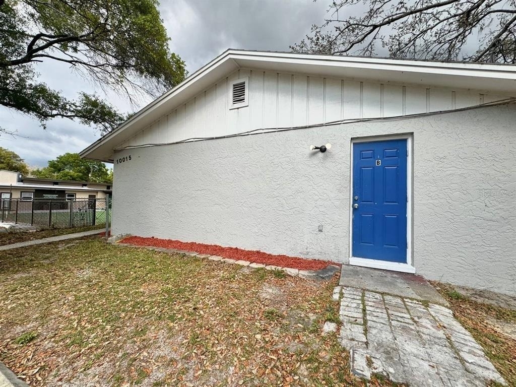 10015 N Aster Avenue - Photo 2