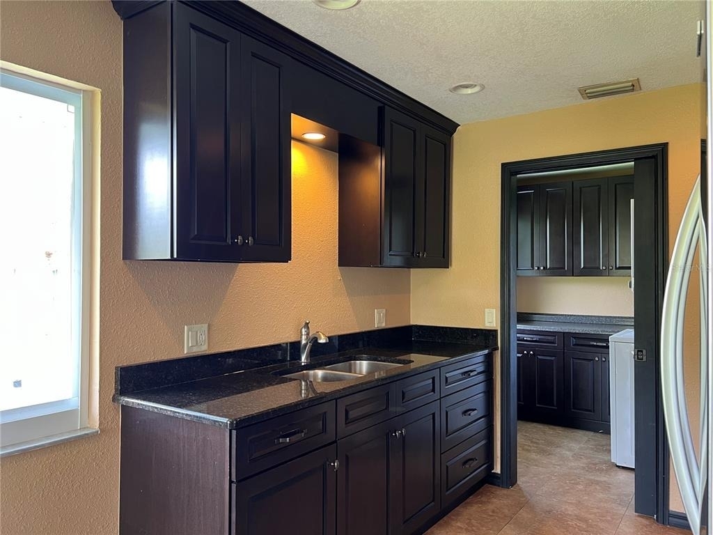22481 Westchester Boulevard - Photo 9