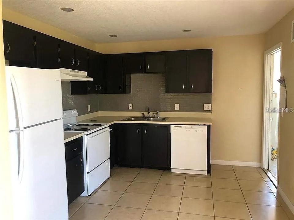 330 Colonade Court - Photo 1