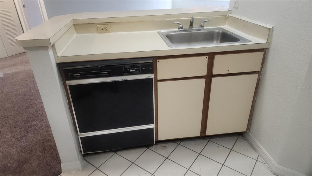 5713 Gatlin Avenue - Photo 4