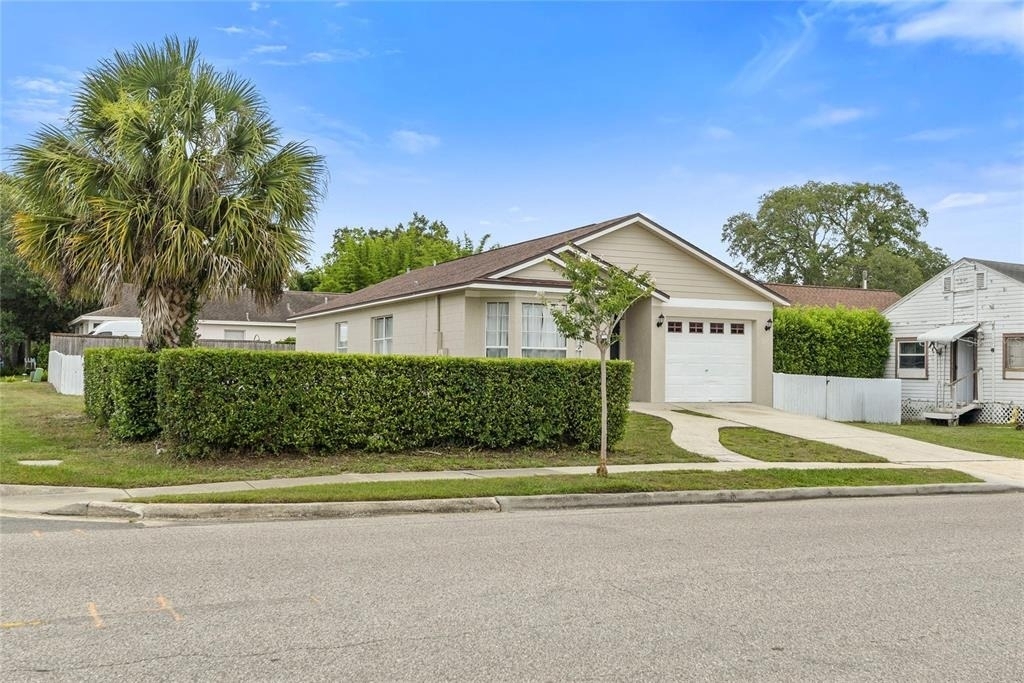 301 S Capen Ave - Photo 1