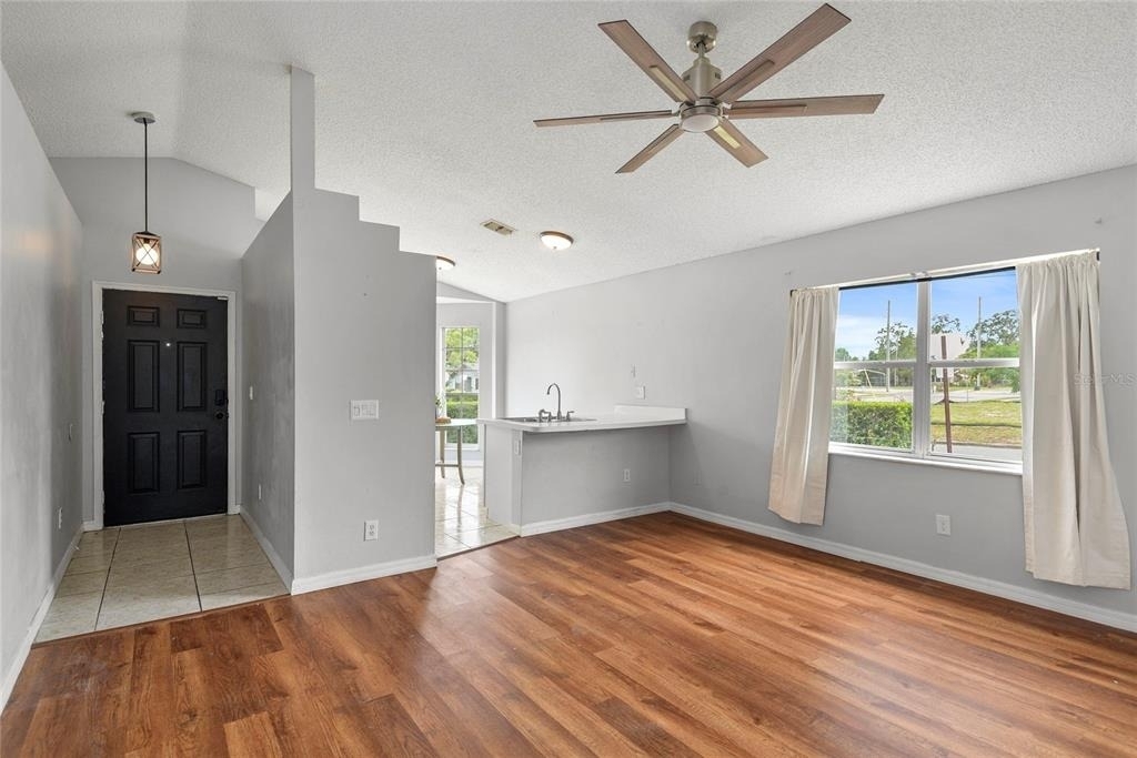 301 S Capen Ave - Photo 3