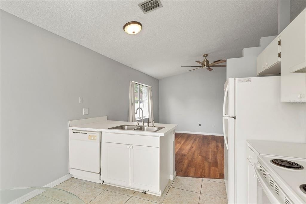 301 S Capen Ave - Photo 10