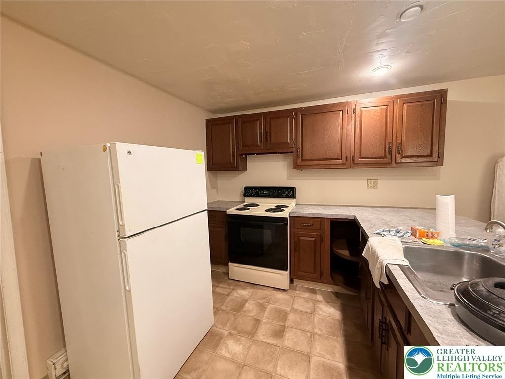 213 E Bertsch Street - Photo 2