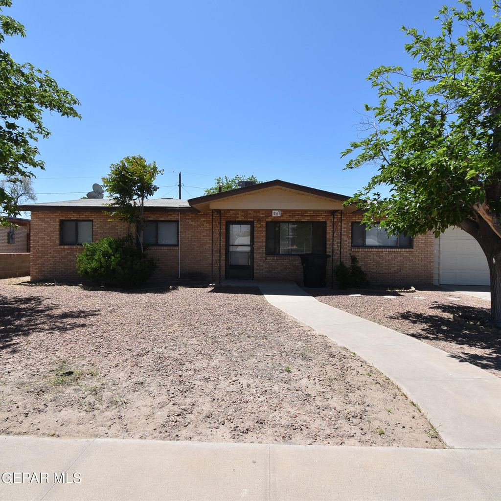 807 Poplar Street - Photo 0