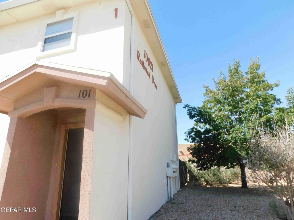 10021 Railroad Drive - Photo 0