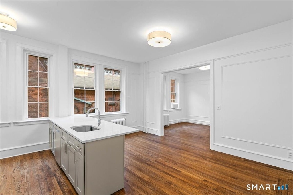 284 Orange Street - Photo 3