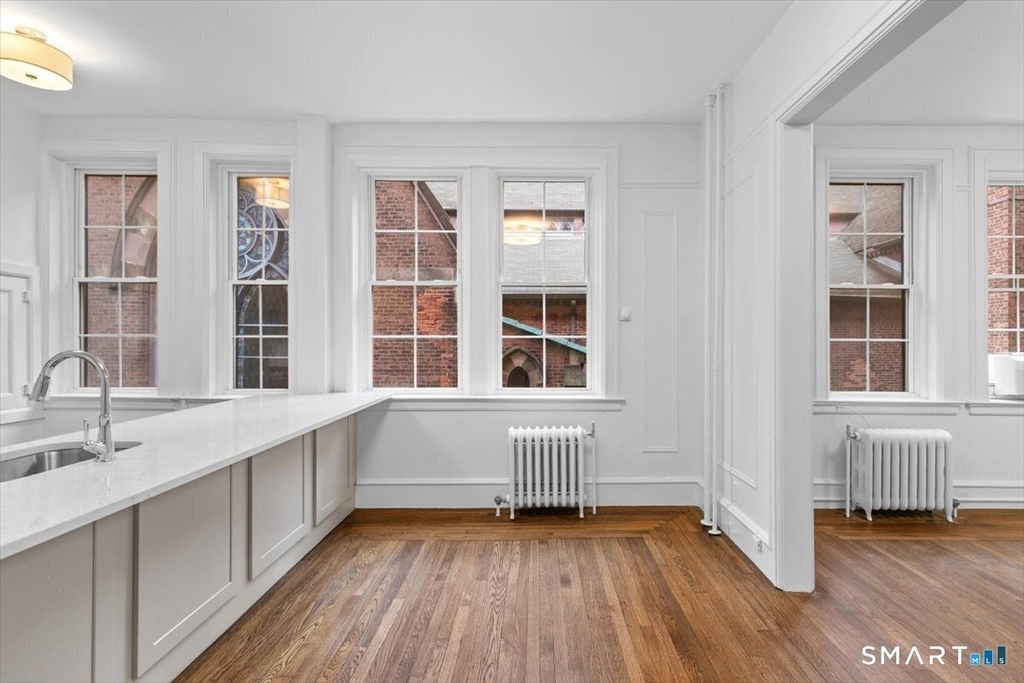 284 Orange Street - Photo 4