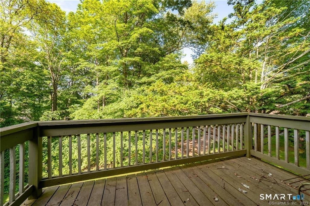 140 Woodvale Drive - Photo 4