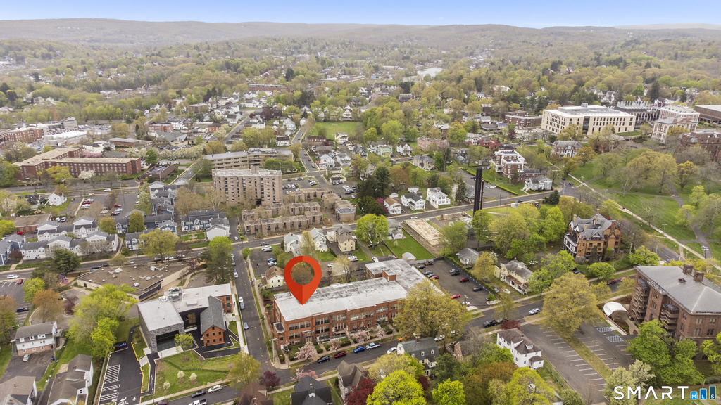 201 College Street - Photo 2