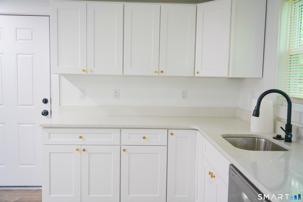 162 Hobart Street - Photo 2
