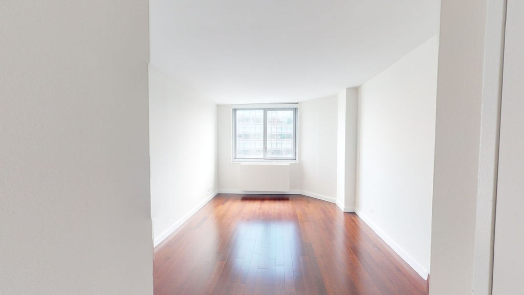 401 E 34th St - Photo 3