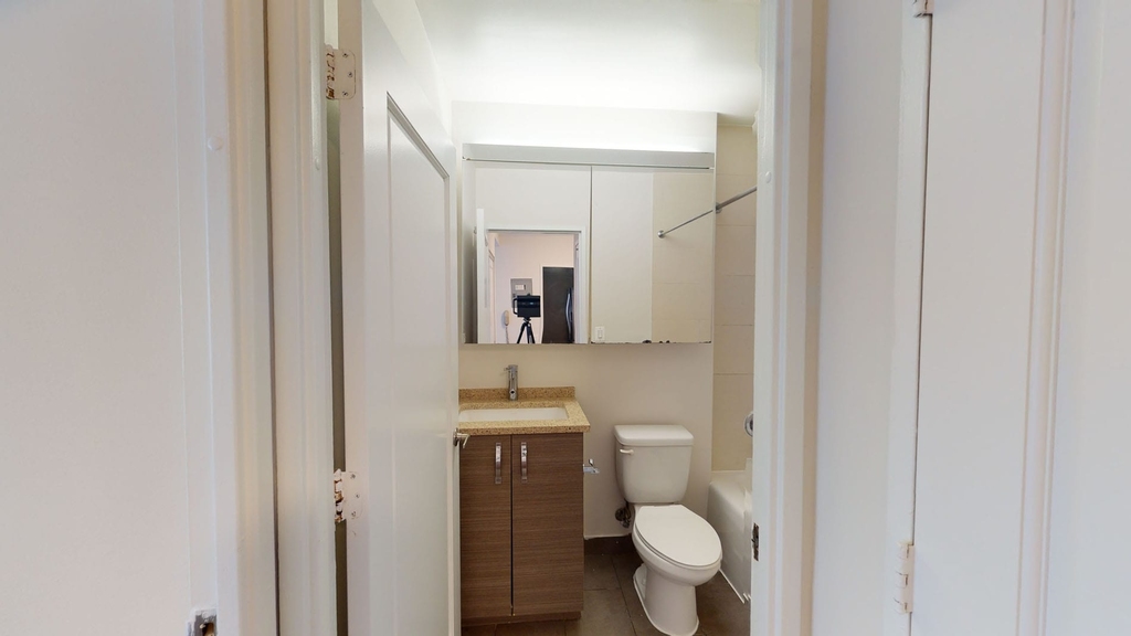 401 E 34th St - Photo 4