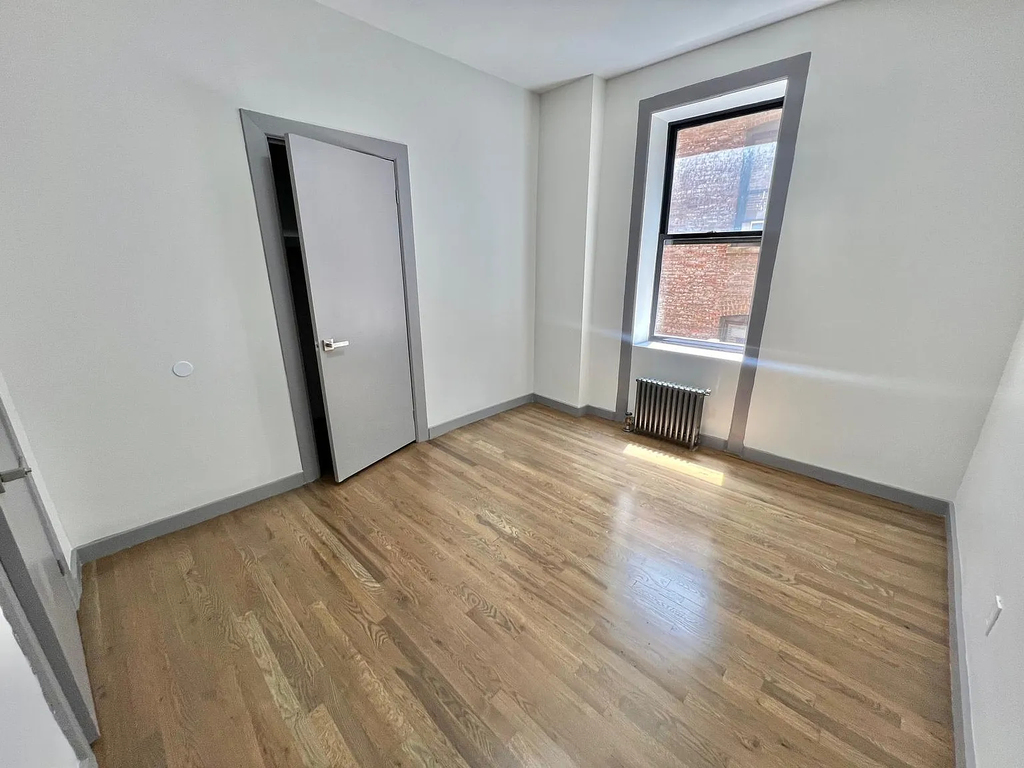 550 West 157th Street - Large rooms - Photo 2
