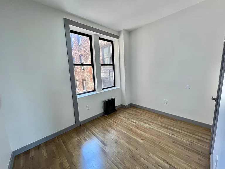 550 West 157th Street - Large rooms - Photo 3