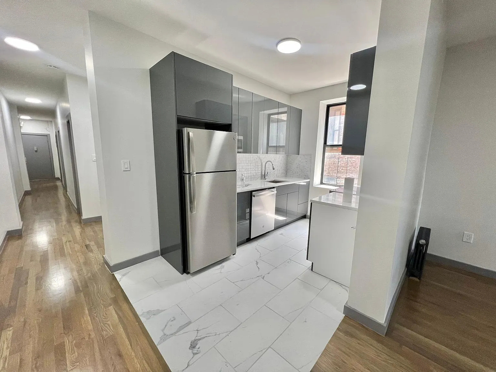 550 West 157th Street - Large rooms - Photo 9