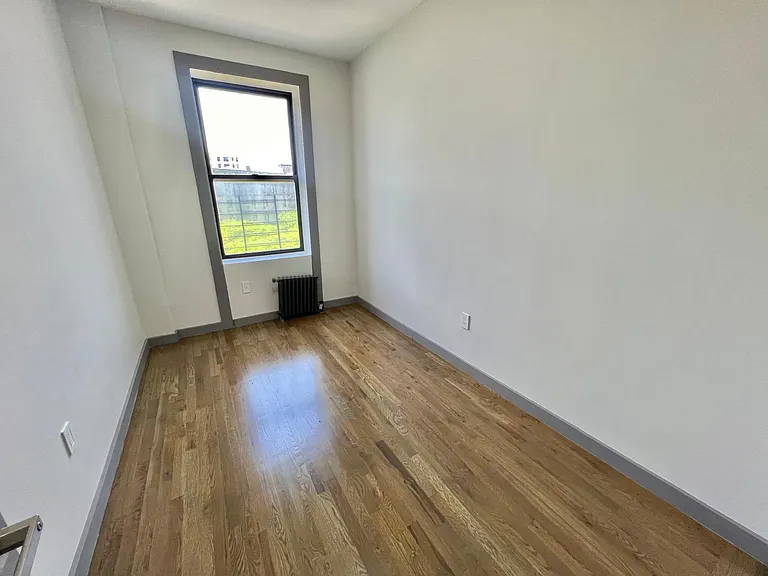 550 West 157th Street - Large rooms - Photo 4