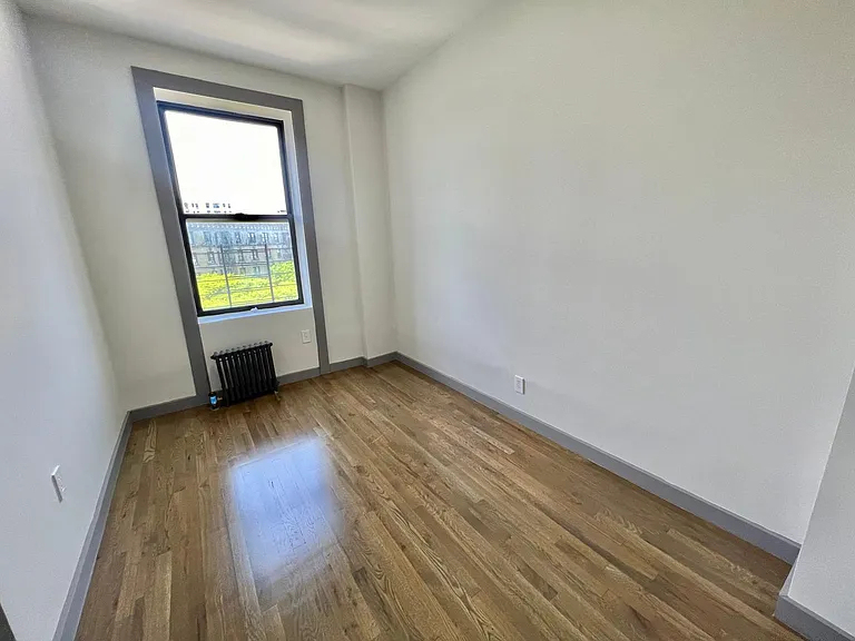 550 West 157th Street - Large rooms - Photo 8