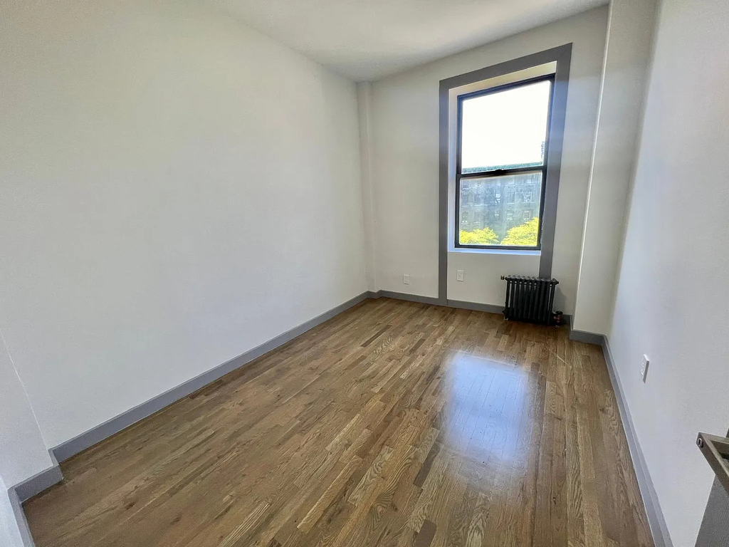 550 West 157th Street - Large rooms - Photo 5