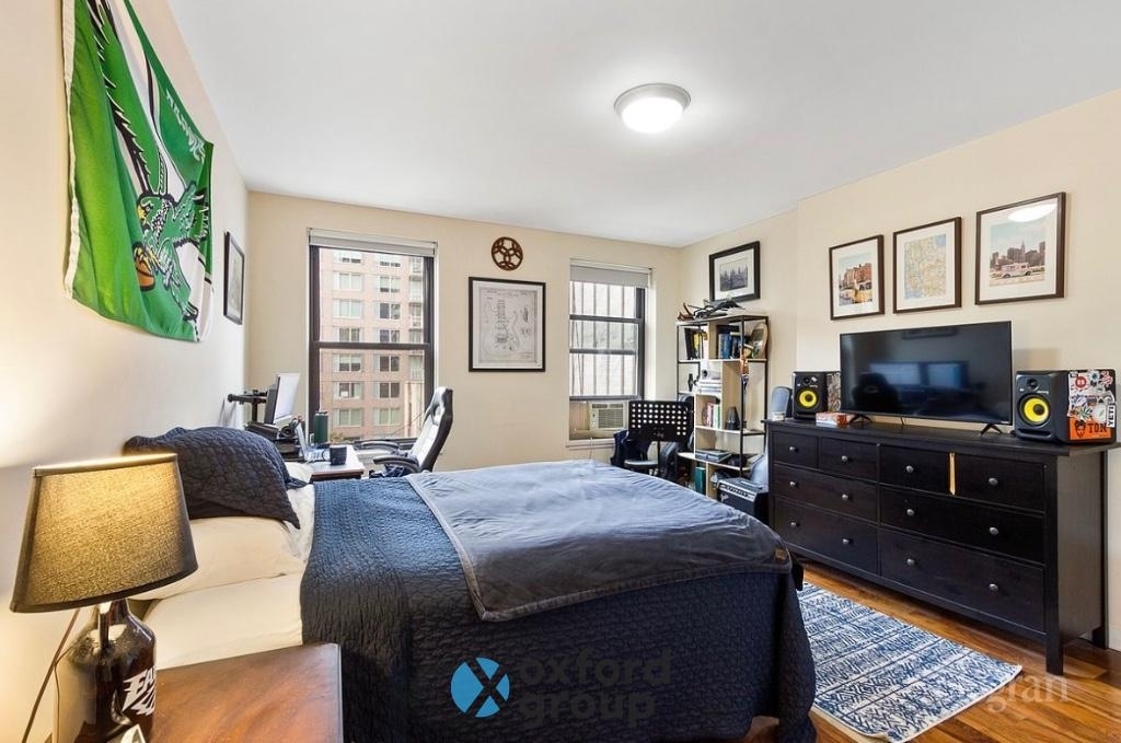 Third Avenue - Photo 3