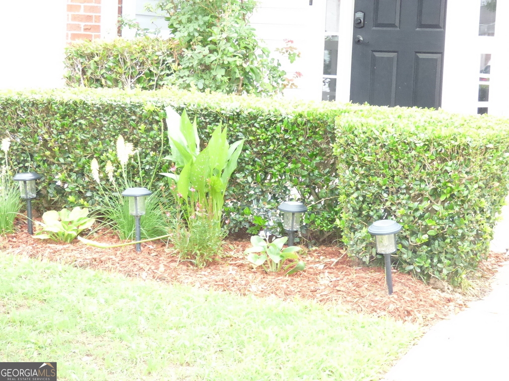 1465 April Lane - Photo 4