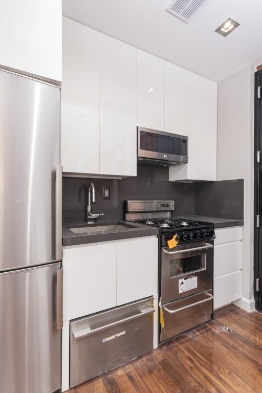 2nd Avenue - Photo 5