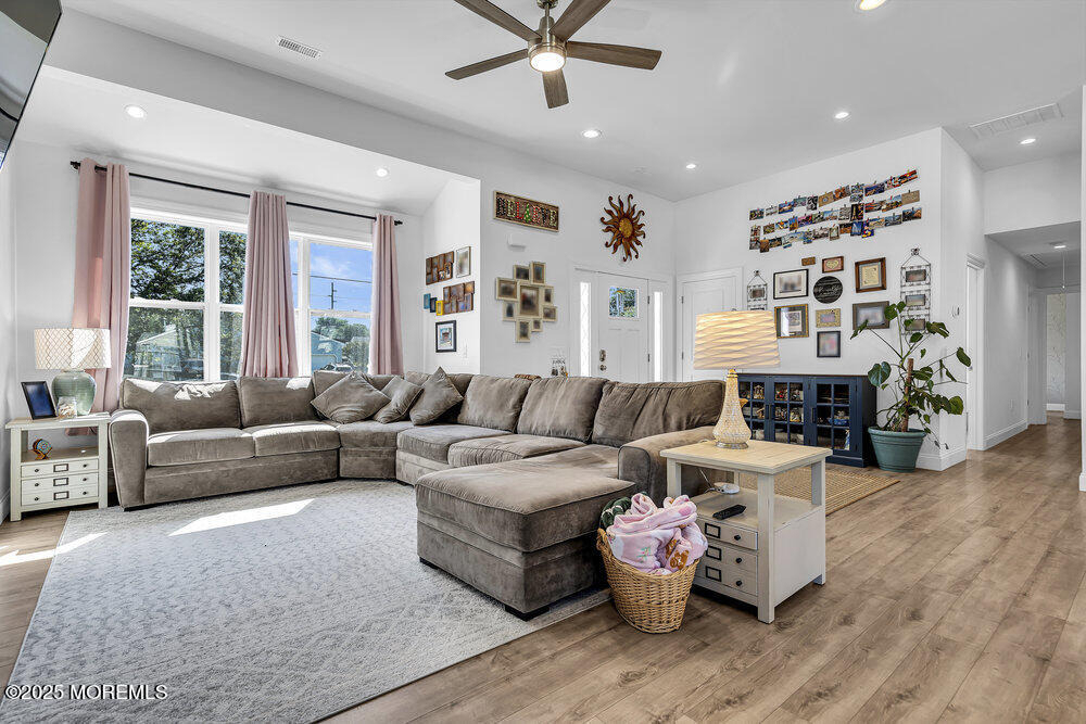 210 Mermaid Drive - Photo 3