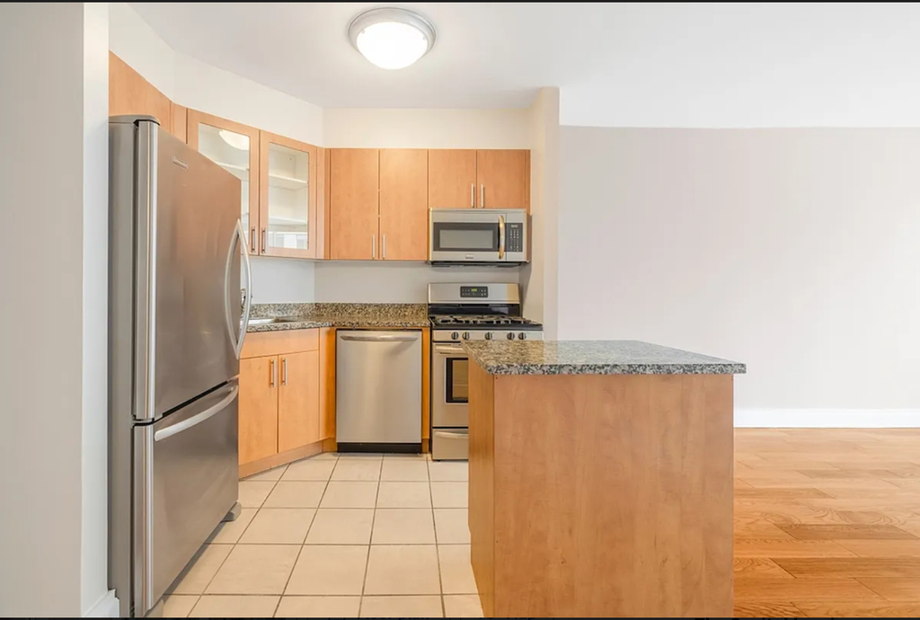 6th Avenue - Photo 1
