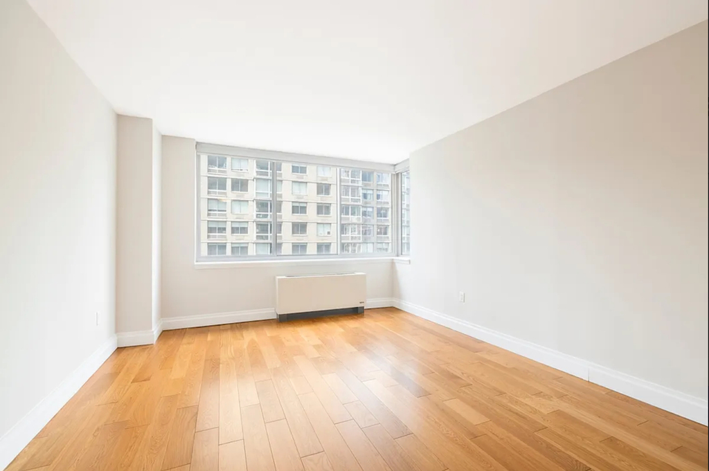 6th Avenue - Photo 2