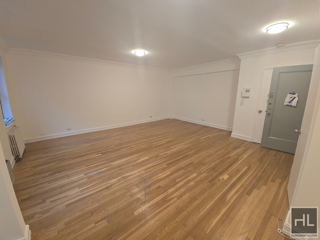 York Avenue - Photo 1